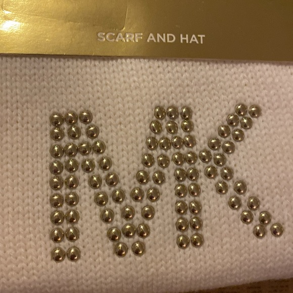 New- MK scarf and hat giftset - Picture 2 of 3